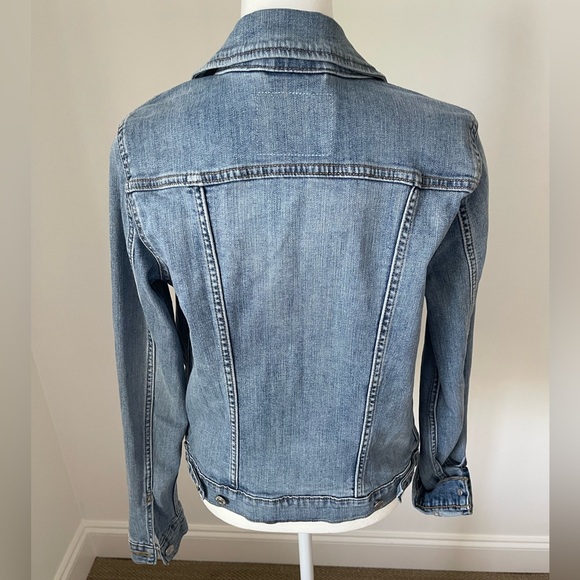 Denim Jacket - Levi's Women's Original Trucker Jacket - Size M - Picture 7 of 13